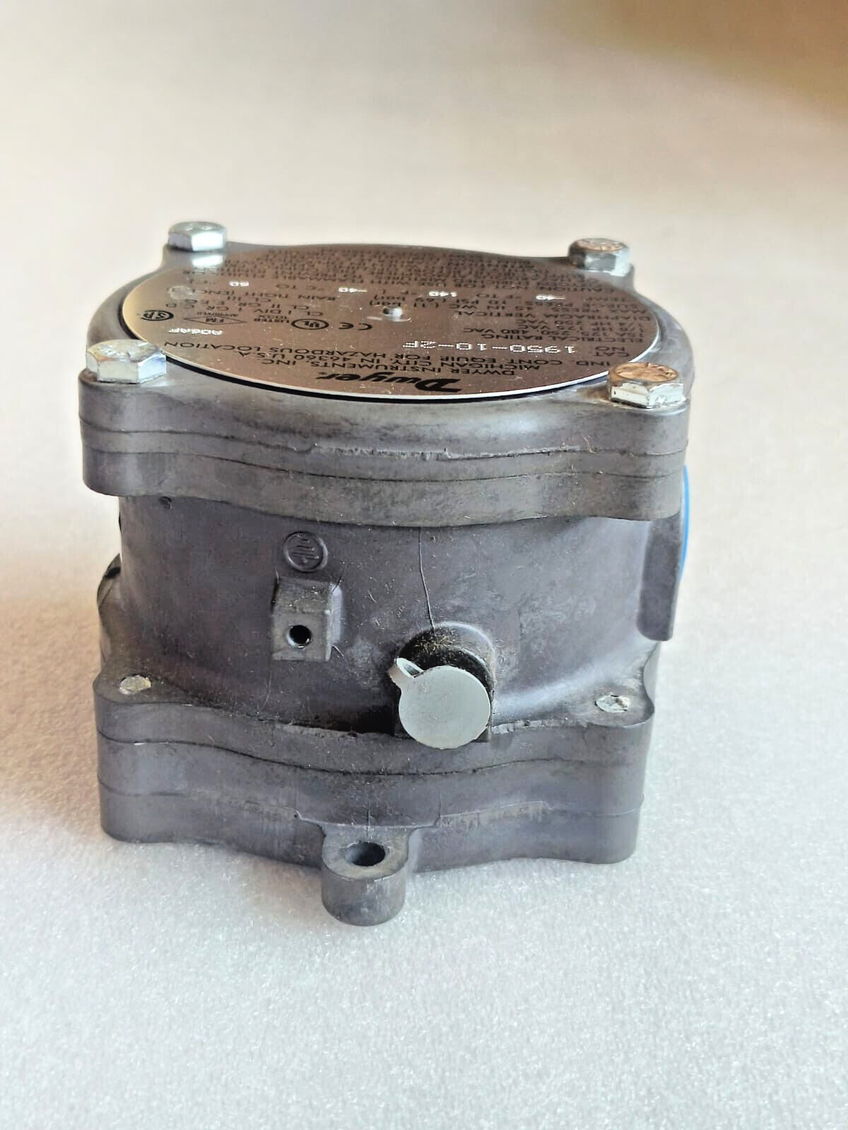 DWYER 1950-10-2F EXPLOSION PROOF DIFFRENTIAL PRESSURE SWITCH NEW# FREE SHIPPING.