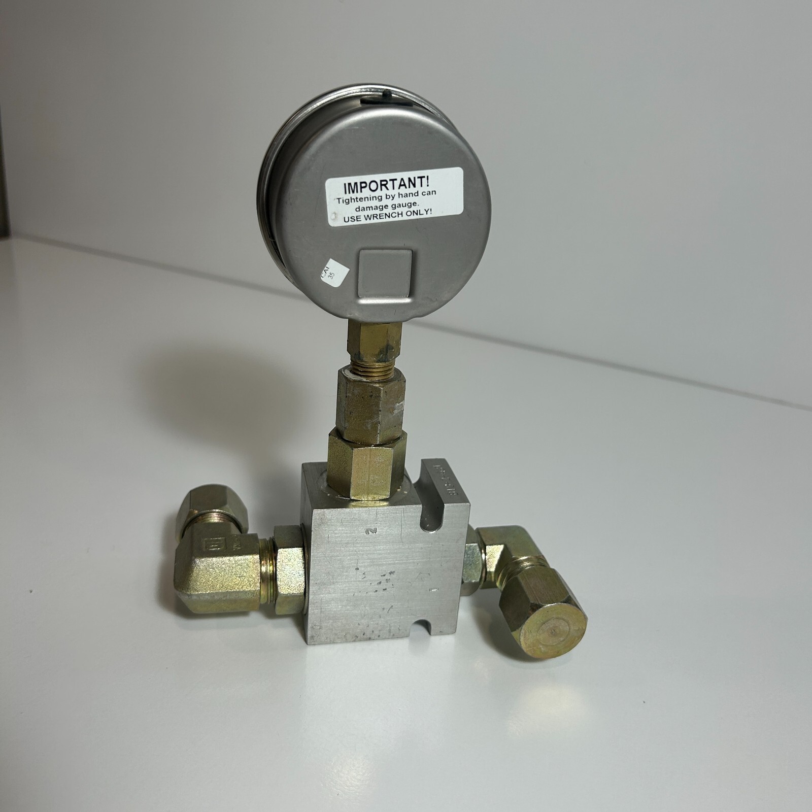 Parker B10-2-A8t Base Cartridge Valve WITH Marsh 3000 psi GAUGE & FITTINGS D371