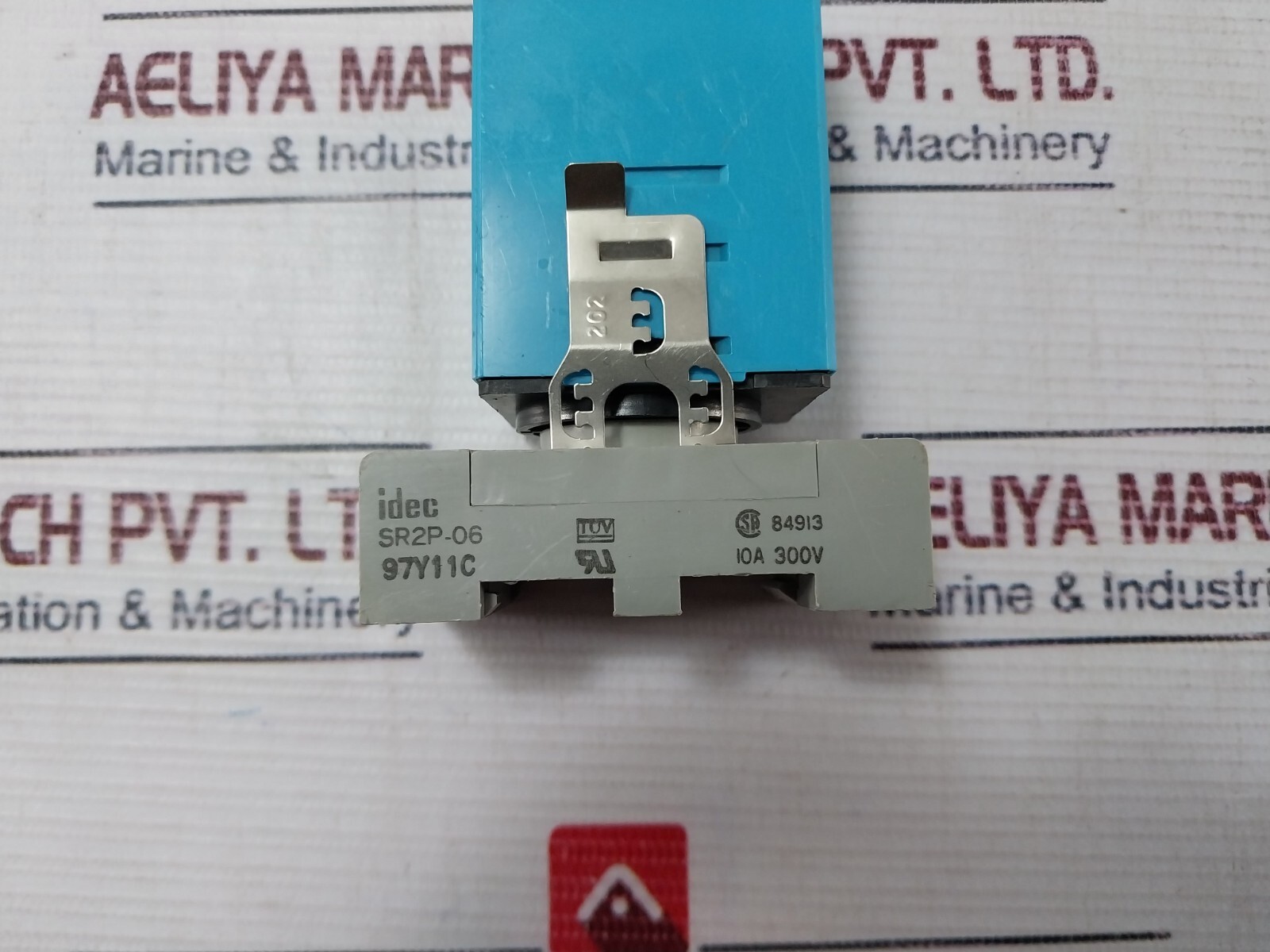 IDEC RTE-P11 Electronic Timer With Base 0-10 Sec 120vac