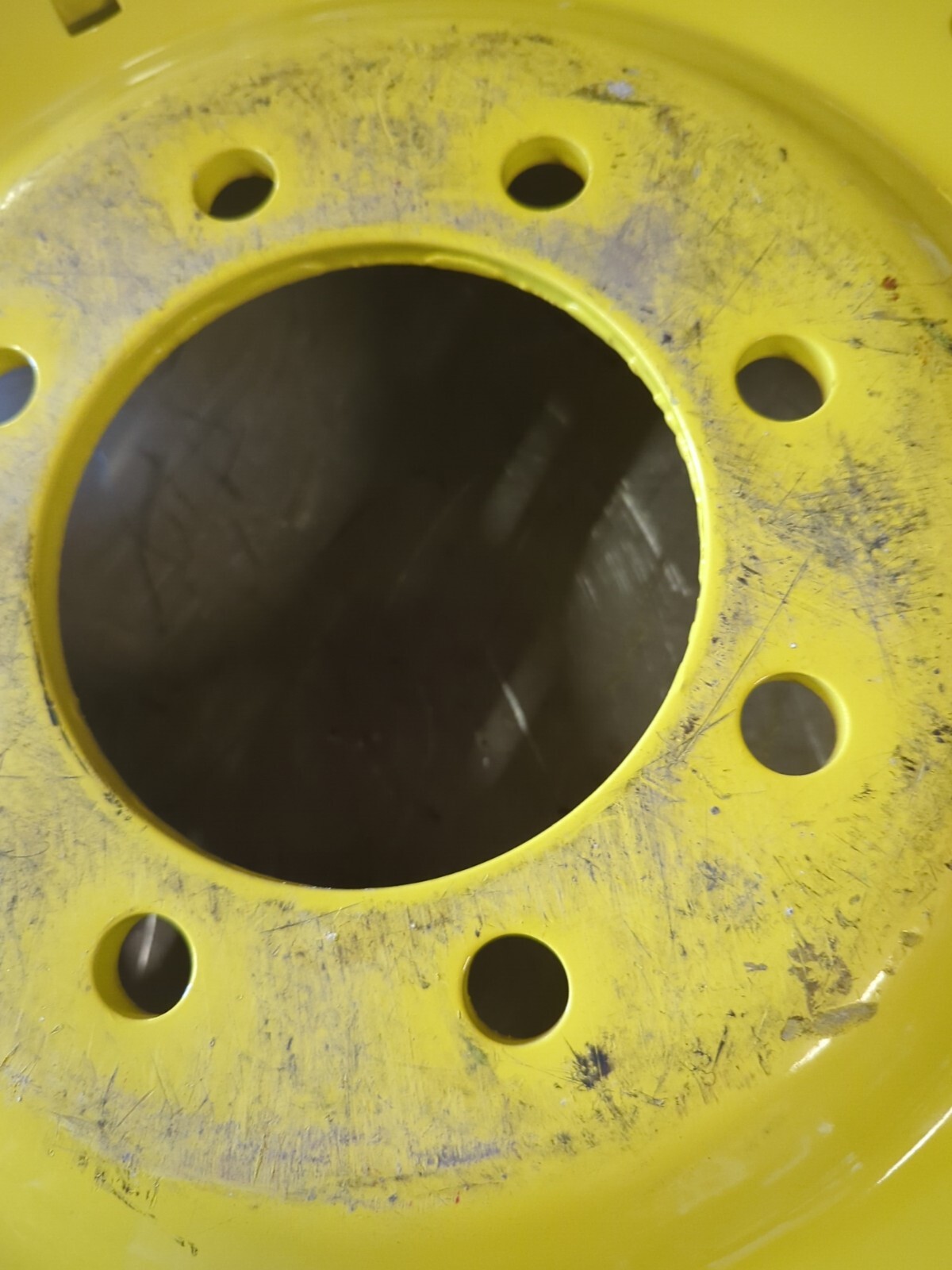 John Deere Center-rear Wheel 30″ L155234 – Moveero 81751