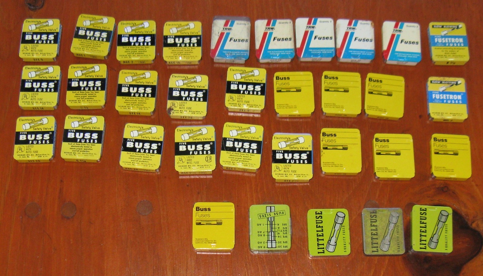 Huge Lot Vintage Automotive Fuses Car Truck Variety 280+ Fuses in Case