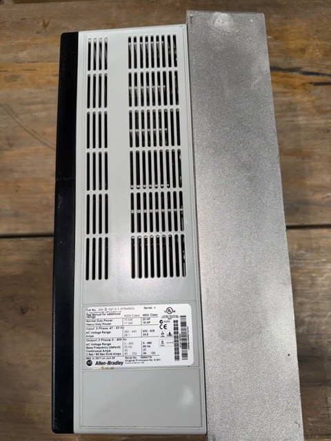 Allen Bradley 20HP 480 VAC 27A VFD Powerflex 70 20AD027A3AYNANC0 Series A