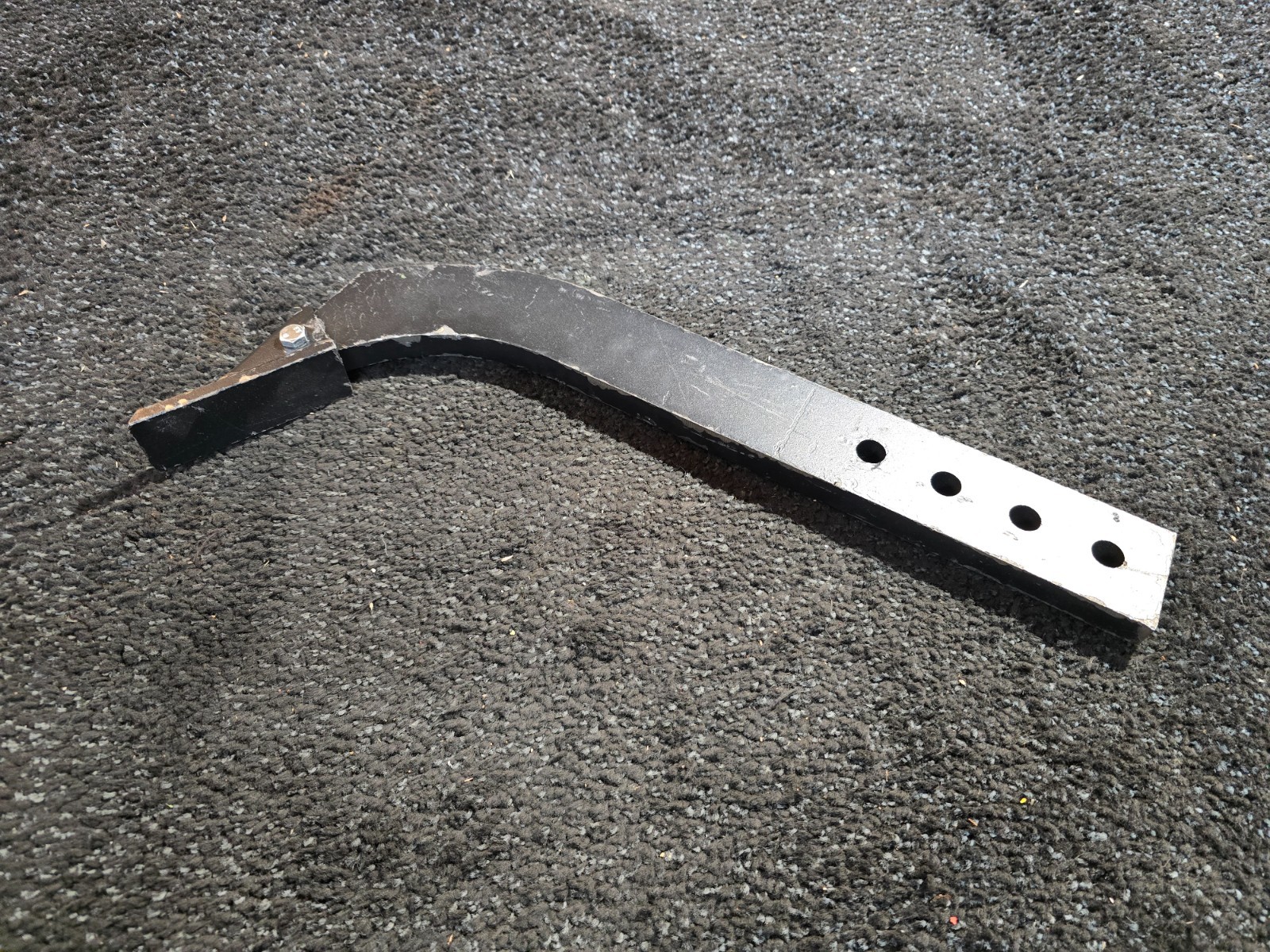 Box Blade 19.5-inch Ripper Shank 4 Hole Box Scraper Shank, Black