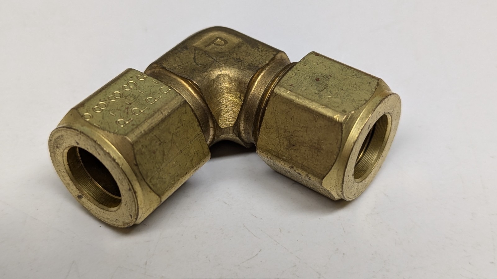 NOS Parker Brass 1/2″ CPI Tube x 1/2″” CPI Tube Union Elbow Fitting, 8-8-EBZ-B