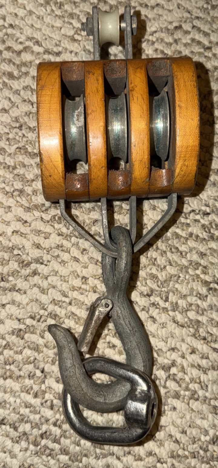 Campbell 7208436 3003AF 4″ Triple Wood Shell Block with Loose Hook (3/8″ Rope)