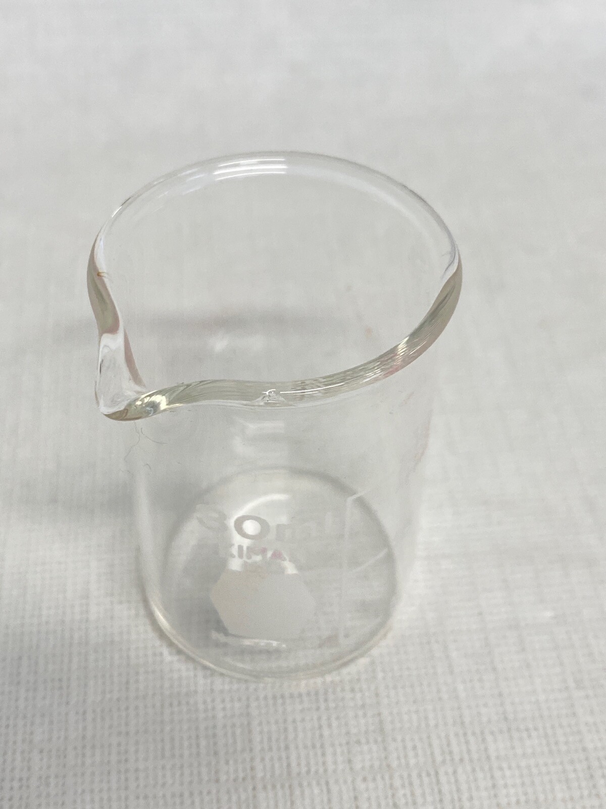 (4) DWK KIMAX Glass 30mL Low Form Graduated Griffin Beaker Pour Spout 14000-30 B