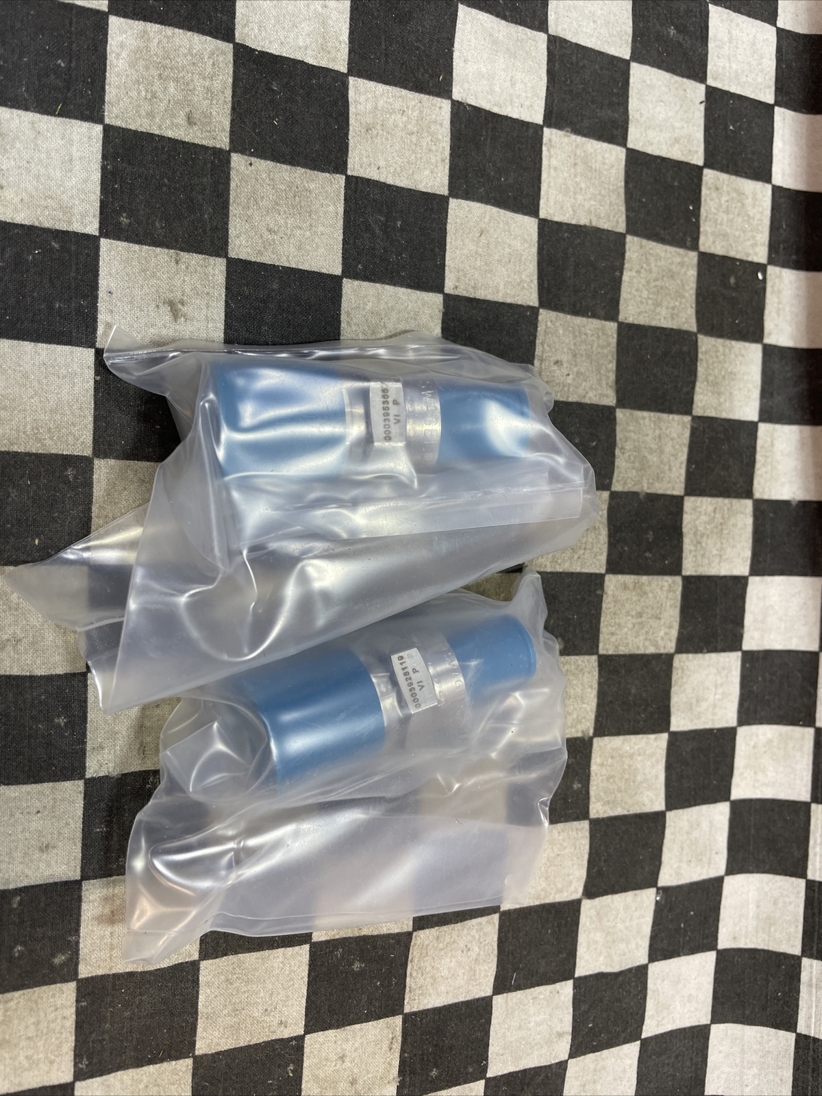 SWAGELOK 6L-CW4FR4VR4-P, 6LCW4FR4VR4P High Purity Check Valve 1/4″, VCR LOT OF 2
