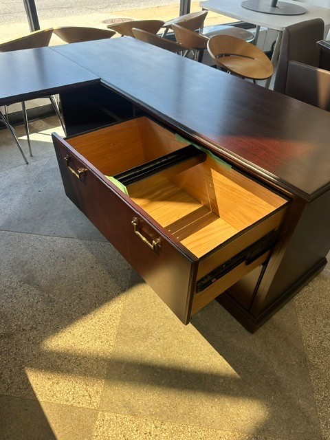 Executive traditional U Shape desk in Mahogany Wood Finish – right hand