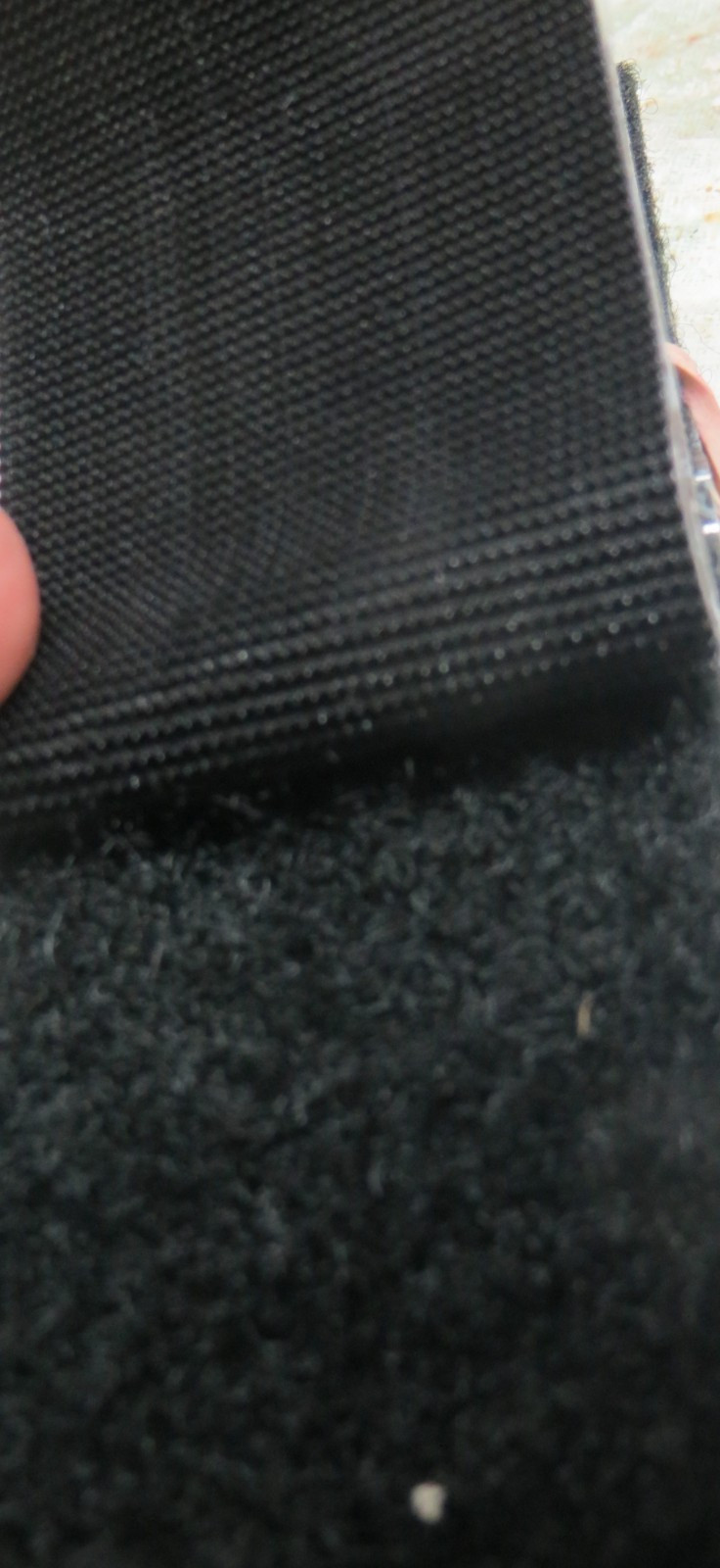 VELCRO BRAND INDUSTRIAL STRENGTH 2″ WIDE X 37″ LONG BLACK TAPE