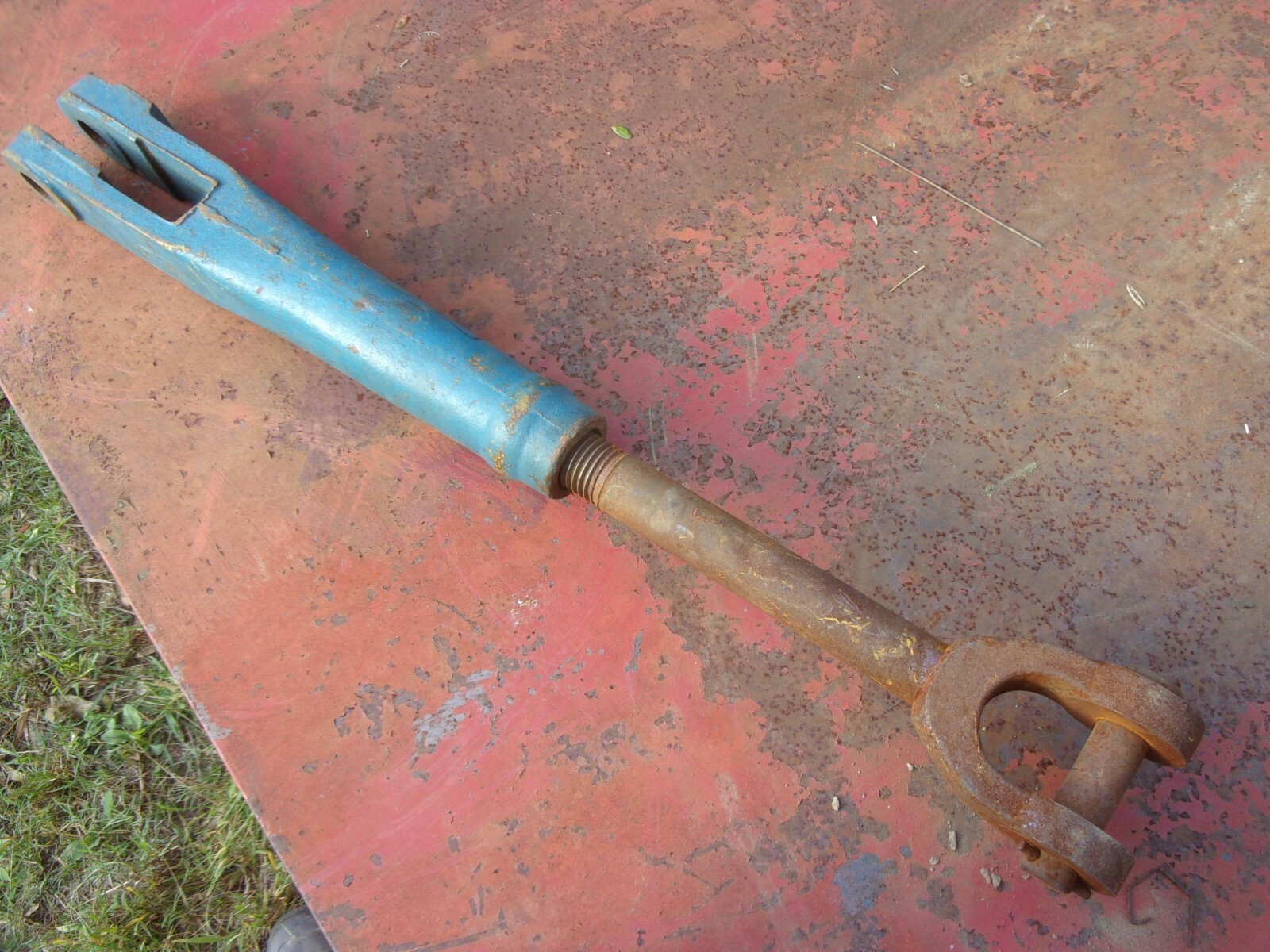 C7NNA935C Hydraulic Level Fork Ford Tractor 5000 5200 5600 5700 5900 6600 6700