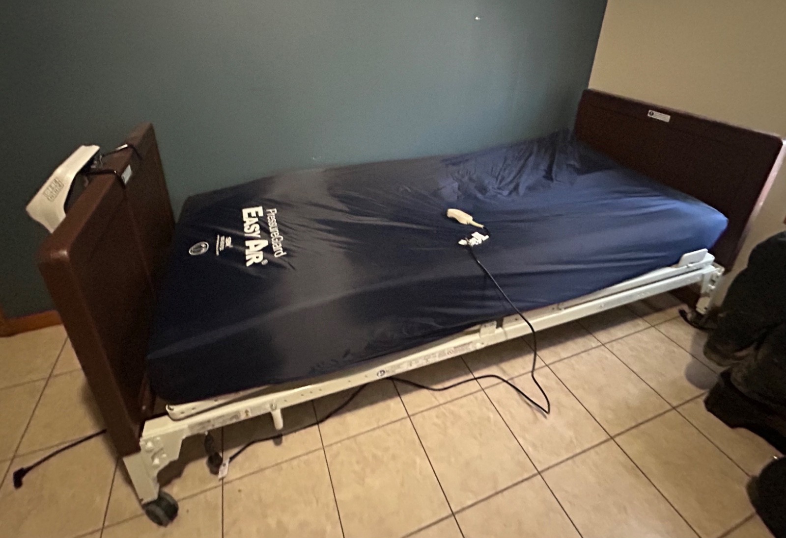 Span America PressureGuard Easy Air Mattress System & Invacare Hospital Bed