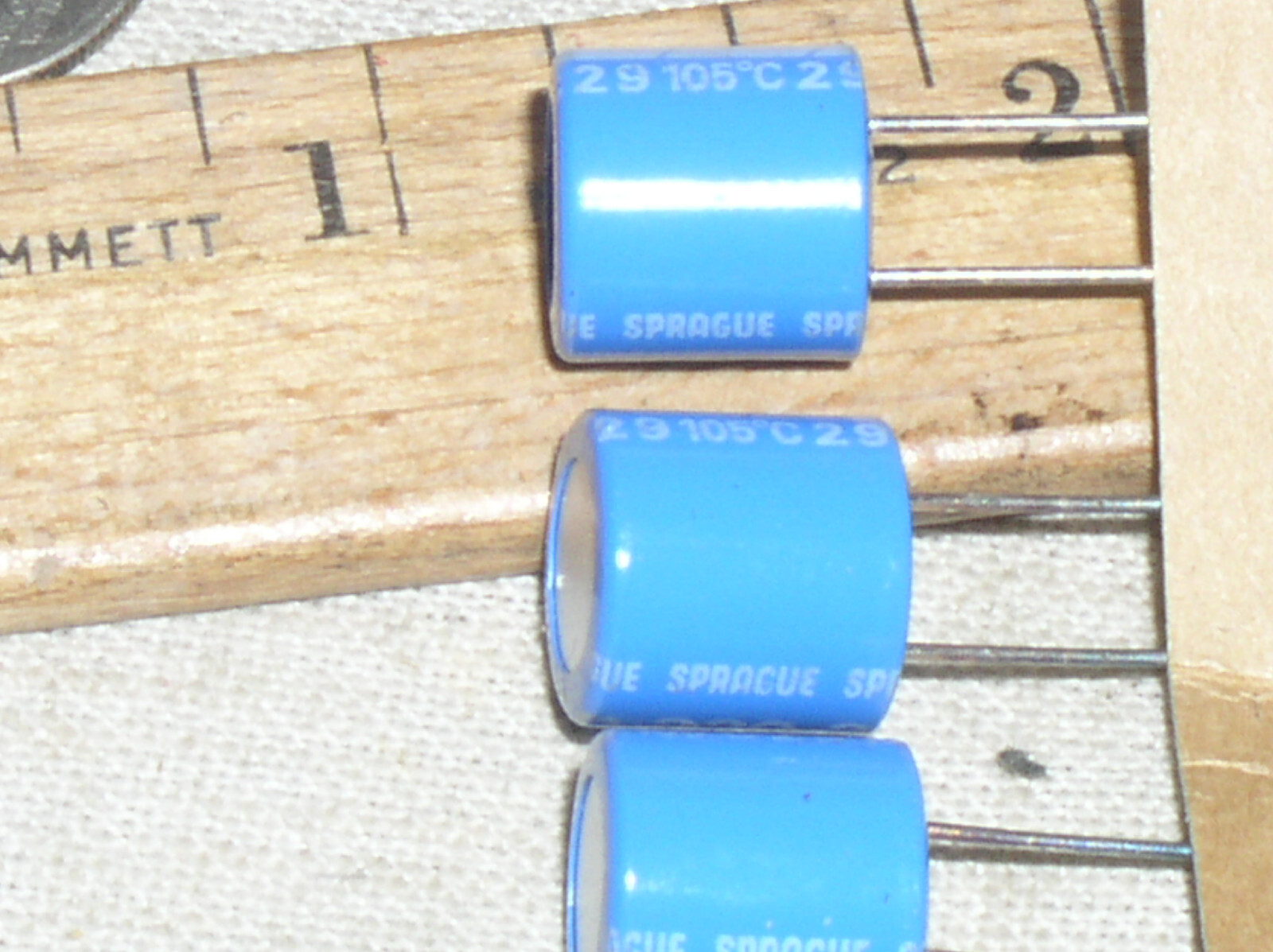 4 SPRAGUE 220UF/10V 220 MFD 10 V RADIAL ORGANIC ELECTROLYTE CAPACITOR CAP 105*
