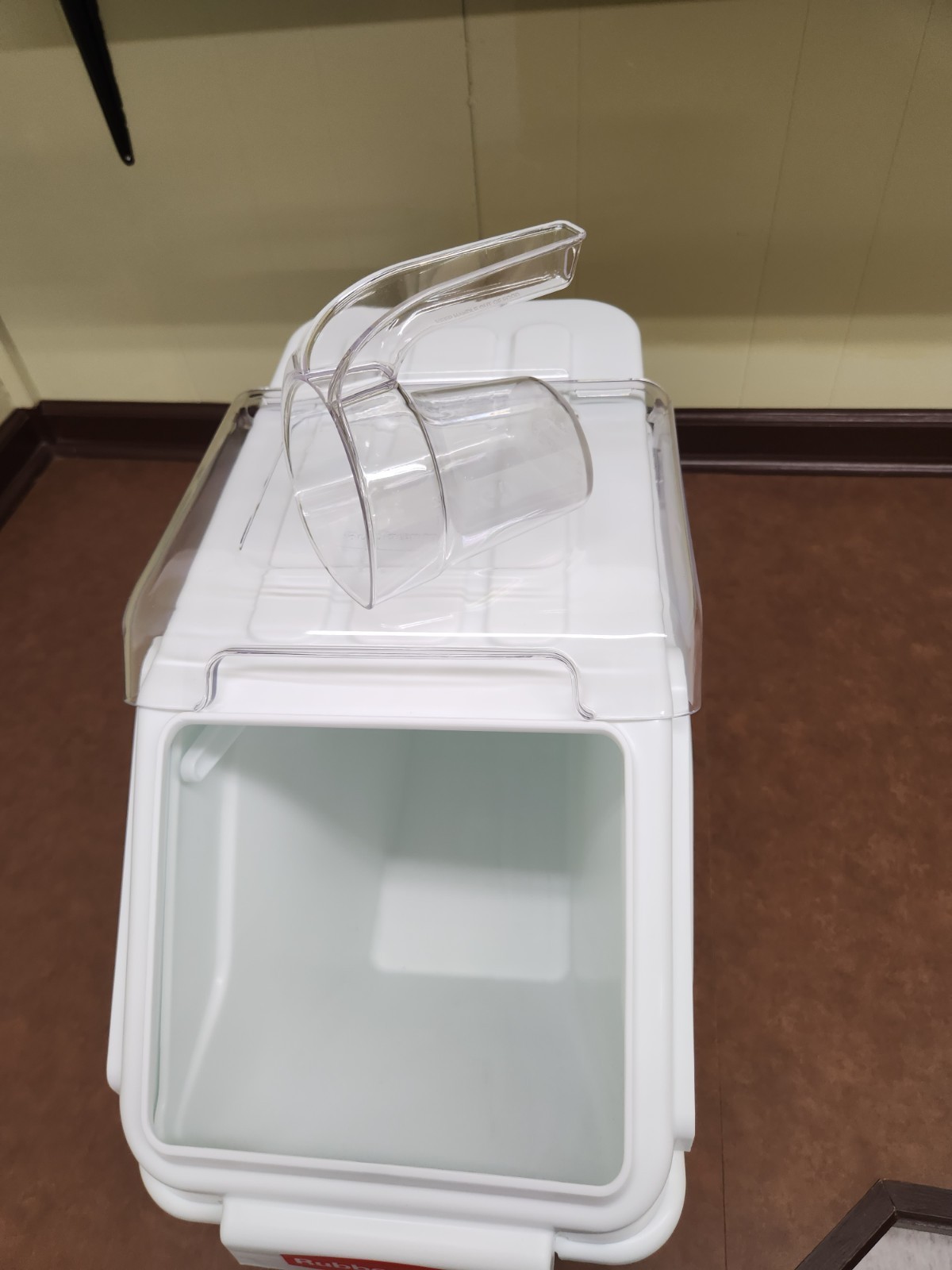 Rubbermaid Commercial Fg9g5700wht Proserve 100 Cup Ingredient Bin Bulk Storage
