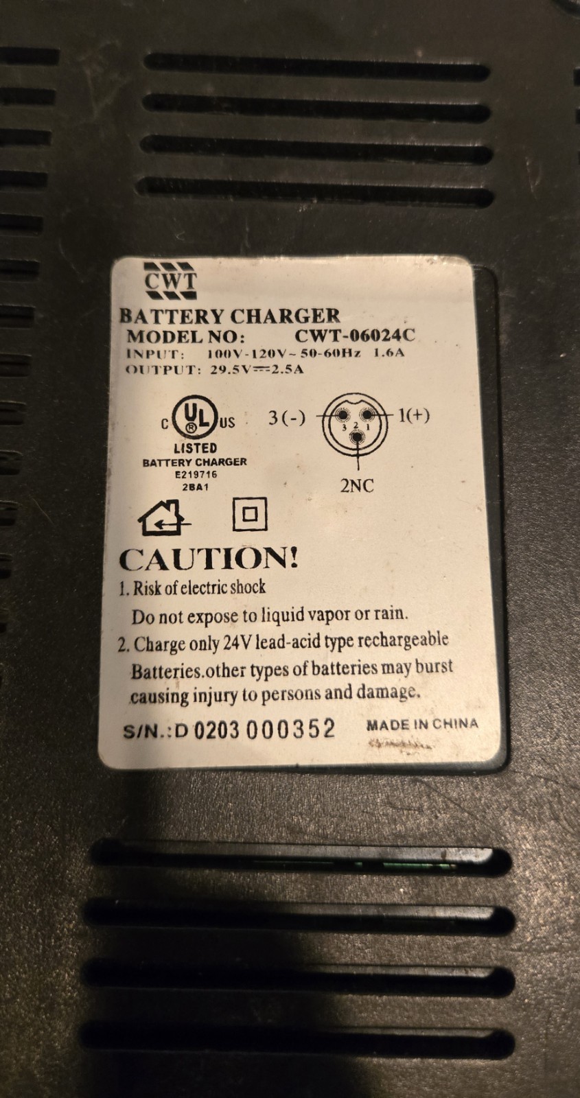 CWT Class 2 Battery Charger In 100V-240V 50-60Hz Out 29 V 1.0A 3-Prong