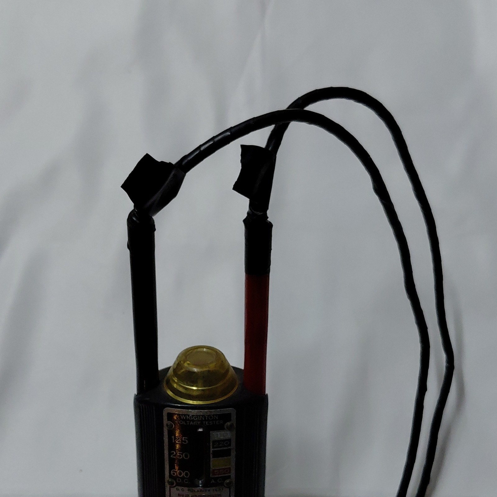 Wiggington 5008 Analog Voltage Tester AC/DC 60Hz 110-600V Polarity Test