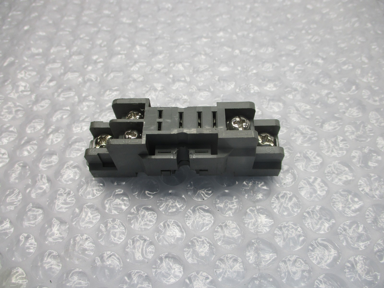 IDEC SH1B-05C RELAY BASE NSNP