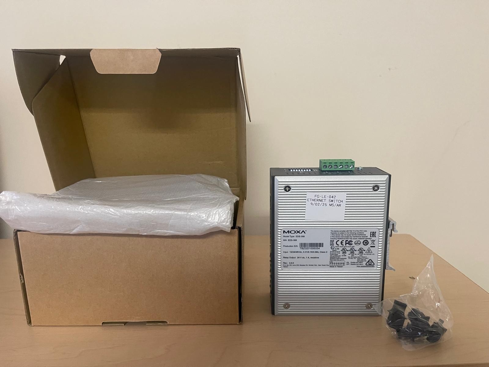 MOXA EDS-308 Ethernet Switch Input Module Connector PLC (BIN-7.1.2)