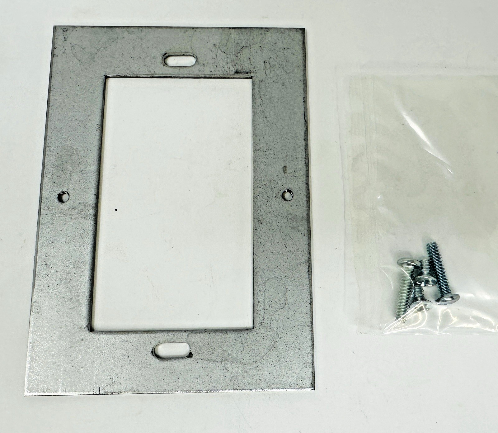 New in Box, Integrity 202-5A-TW White Strobe Fire Alarm, Edwards