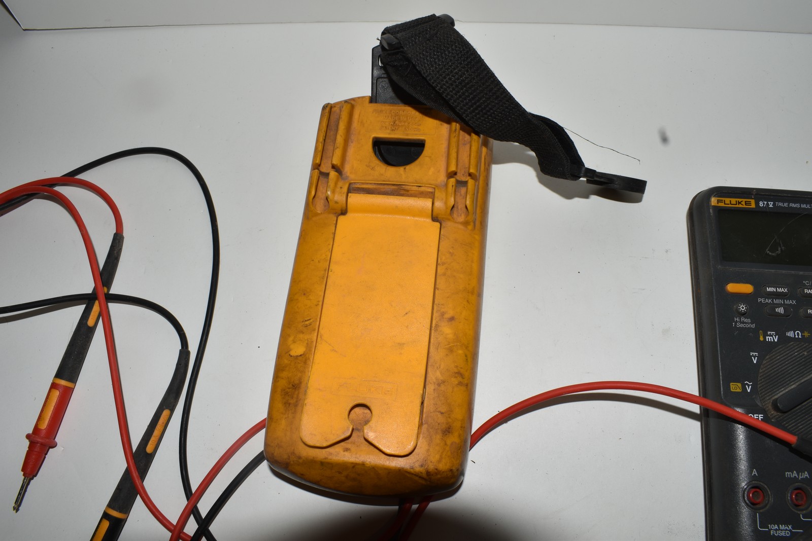 FLUKE 87-V INDUSTRIAL TRUE RMS DIGITAL MULTIMETER w/ LEADS (ZUL48)