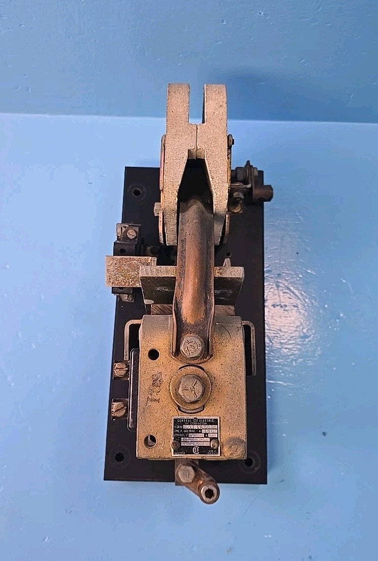 GE IC2800 Y101A2B 150A 600V DC Contactor