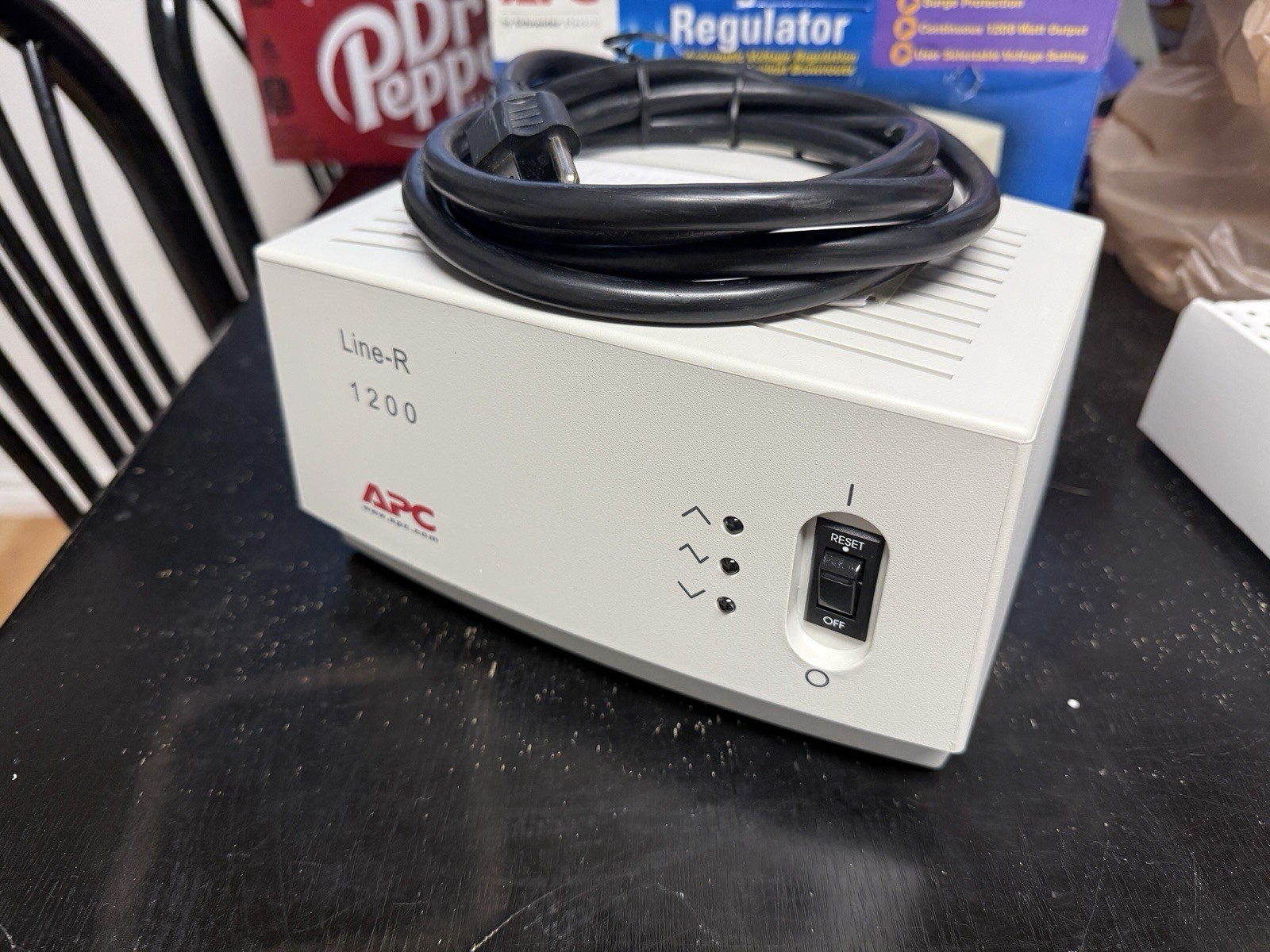 APC Line-R LE1200 1200VA/1200W Voltage Regulator 120V AVR Surge 4 Outlets