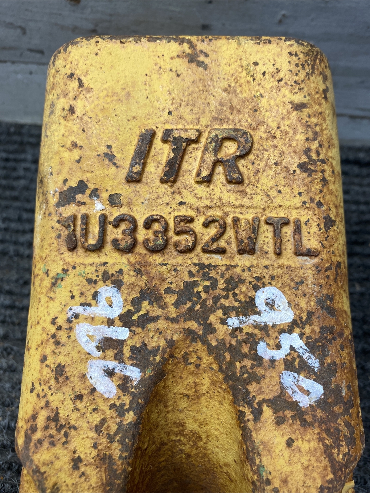 1U3352WTL ITR Excavator Bucket Twin Sharp Rock Tooth, Fits CAT J350