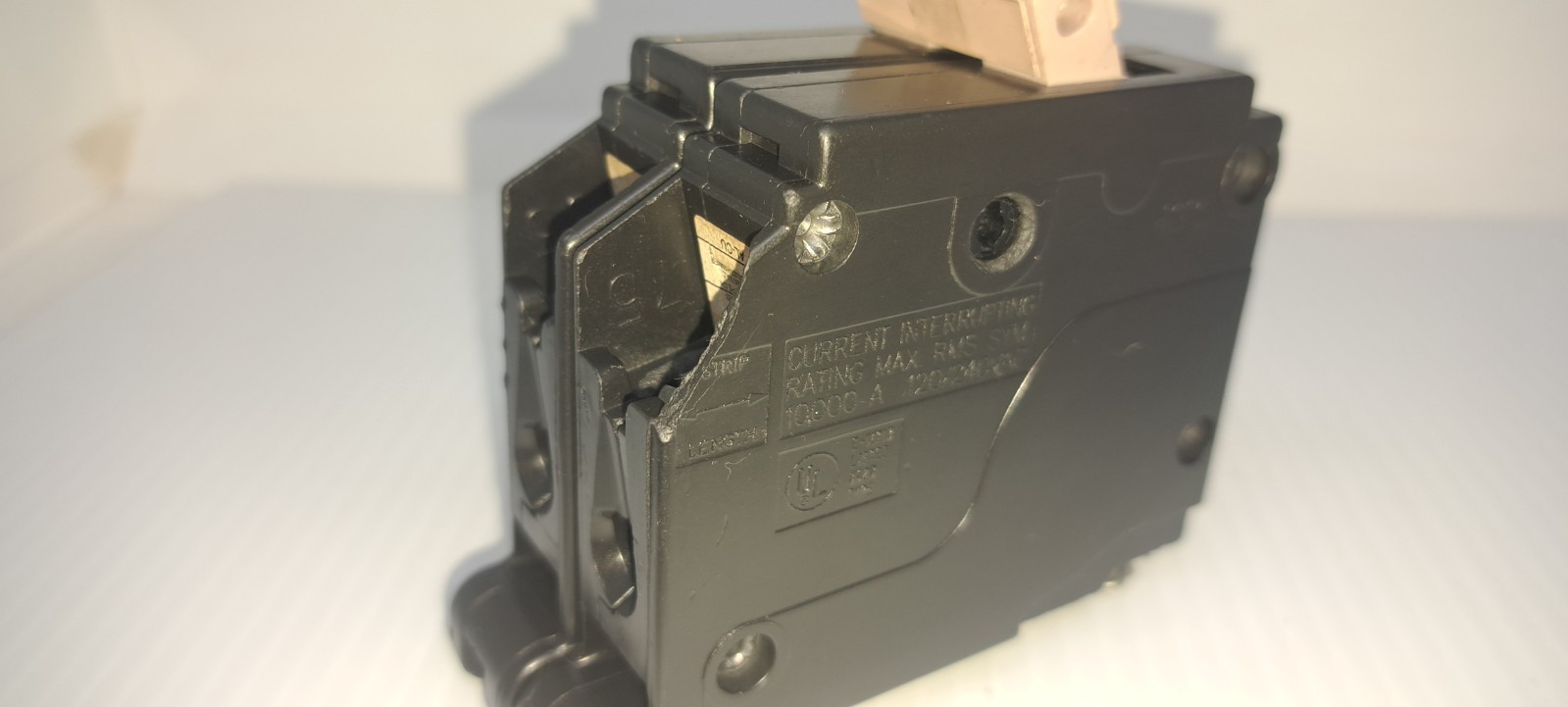 Cutler Hammer EATON CH230 2 Pole 30 Amp 120/240V Circuit Breaker Flaw