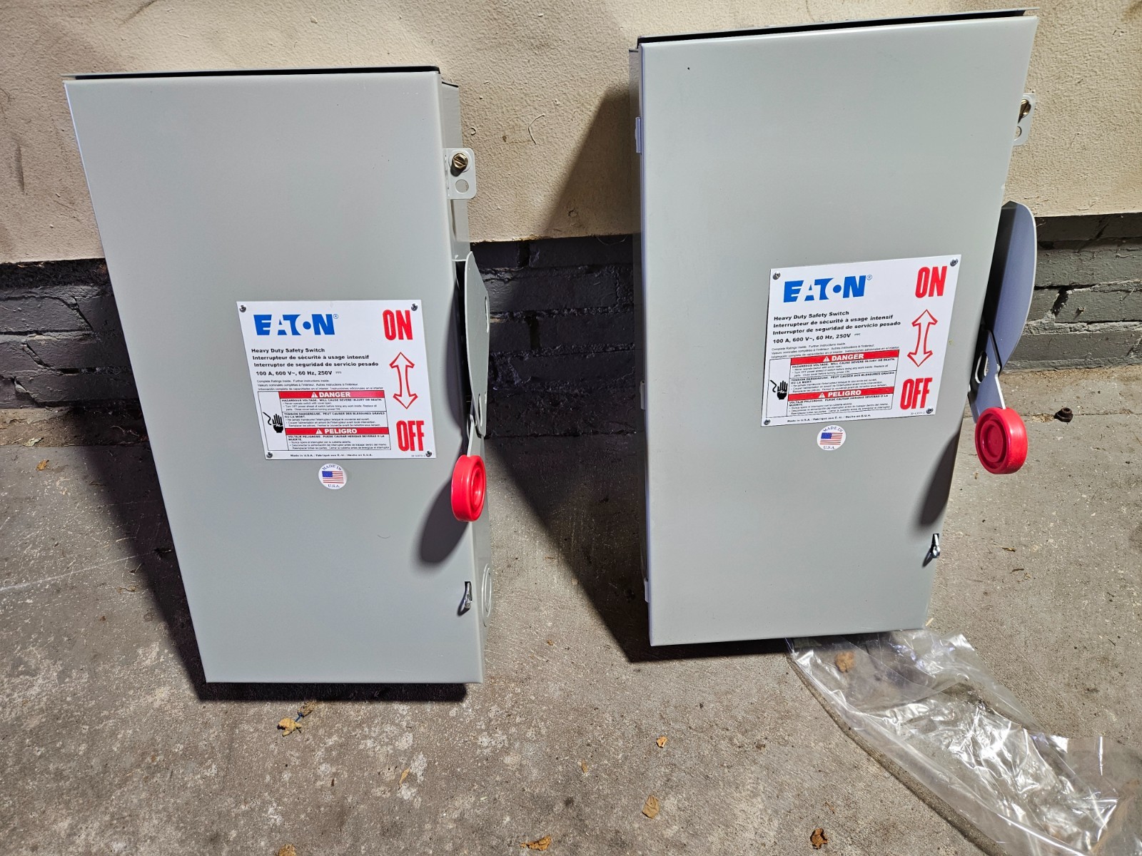 DH363URK Cutler Hammer 100 Amp 600V 3P Non Fusible Nema 3R Outdoor Disconnect