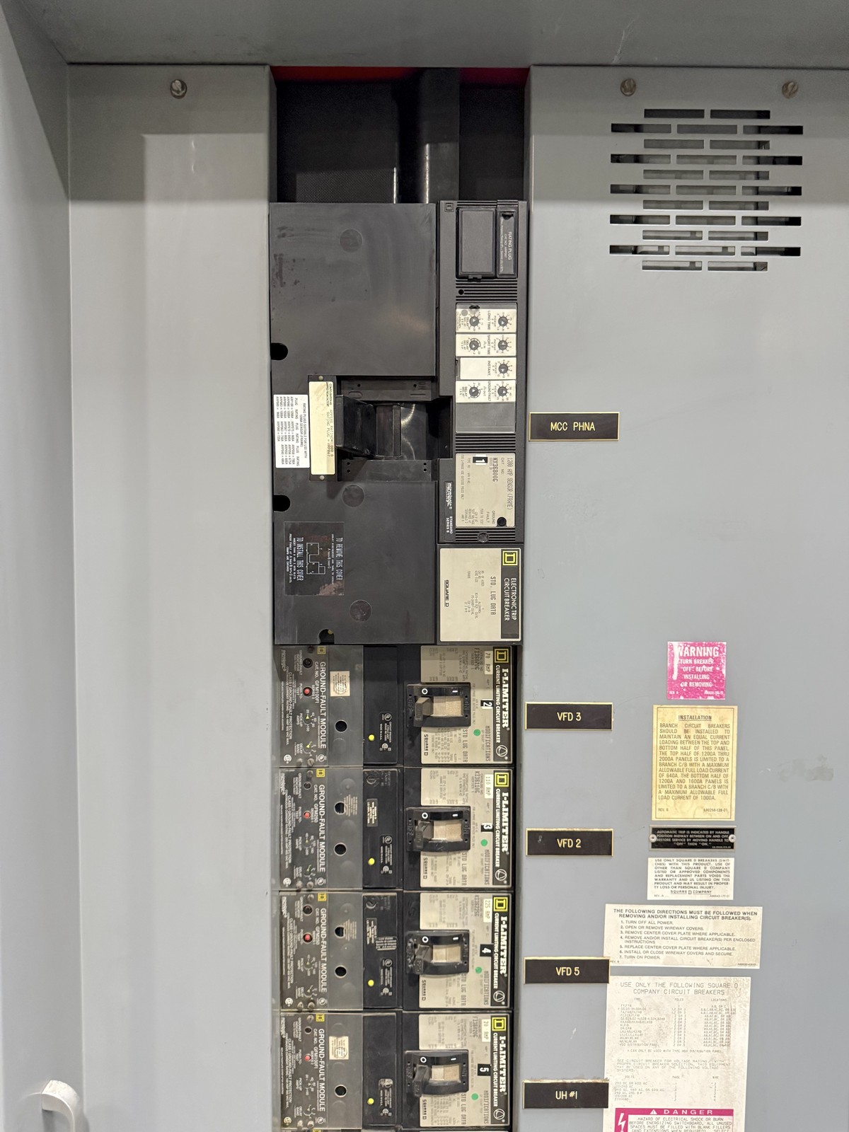 Square D QED 1600 Amp Switchboard 480/277V 4 Wire Distribution Panel & Breakers