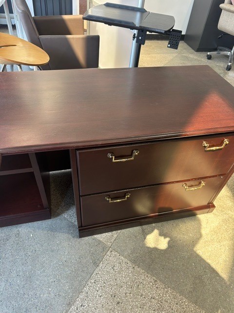 Executive traditional U Shape desk in Mahogany Wood Finish – right hand