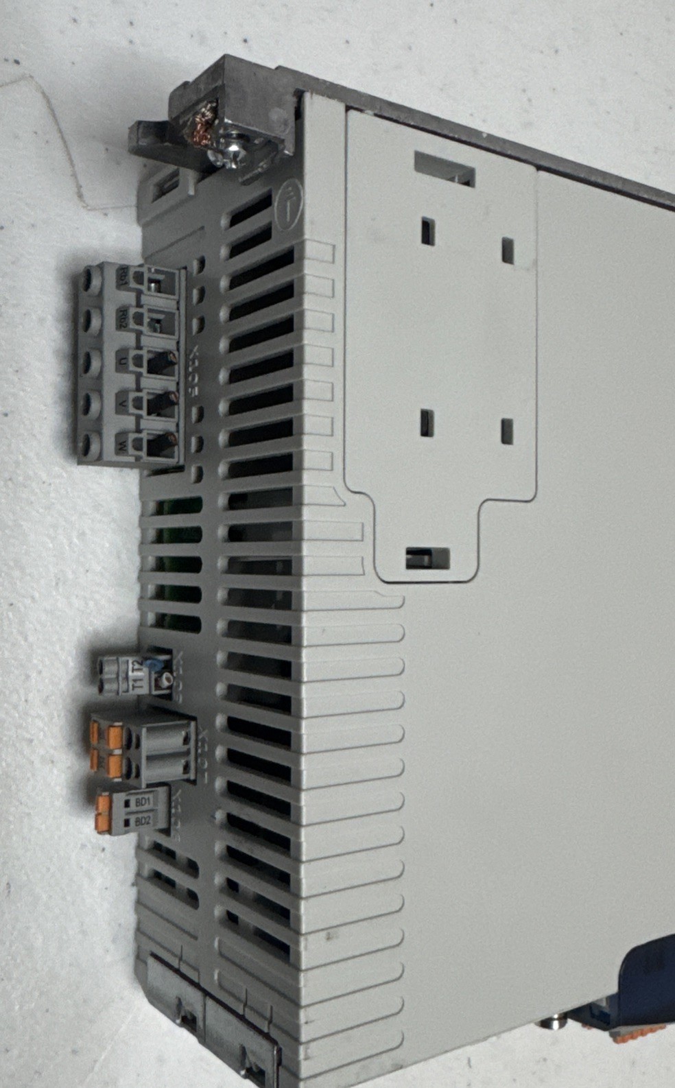 LENZE 195AE155F1AV10Z0Q0 Servo Inverter 400/480 VAC, 2.2 KW / 3HP, 50/60 Hz
