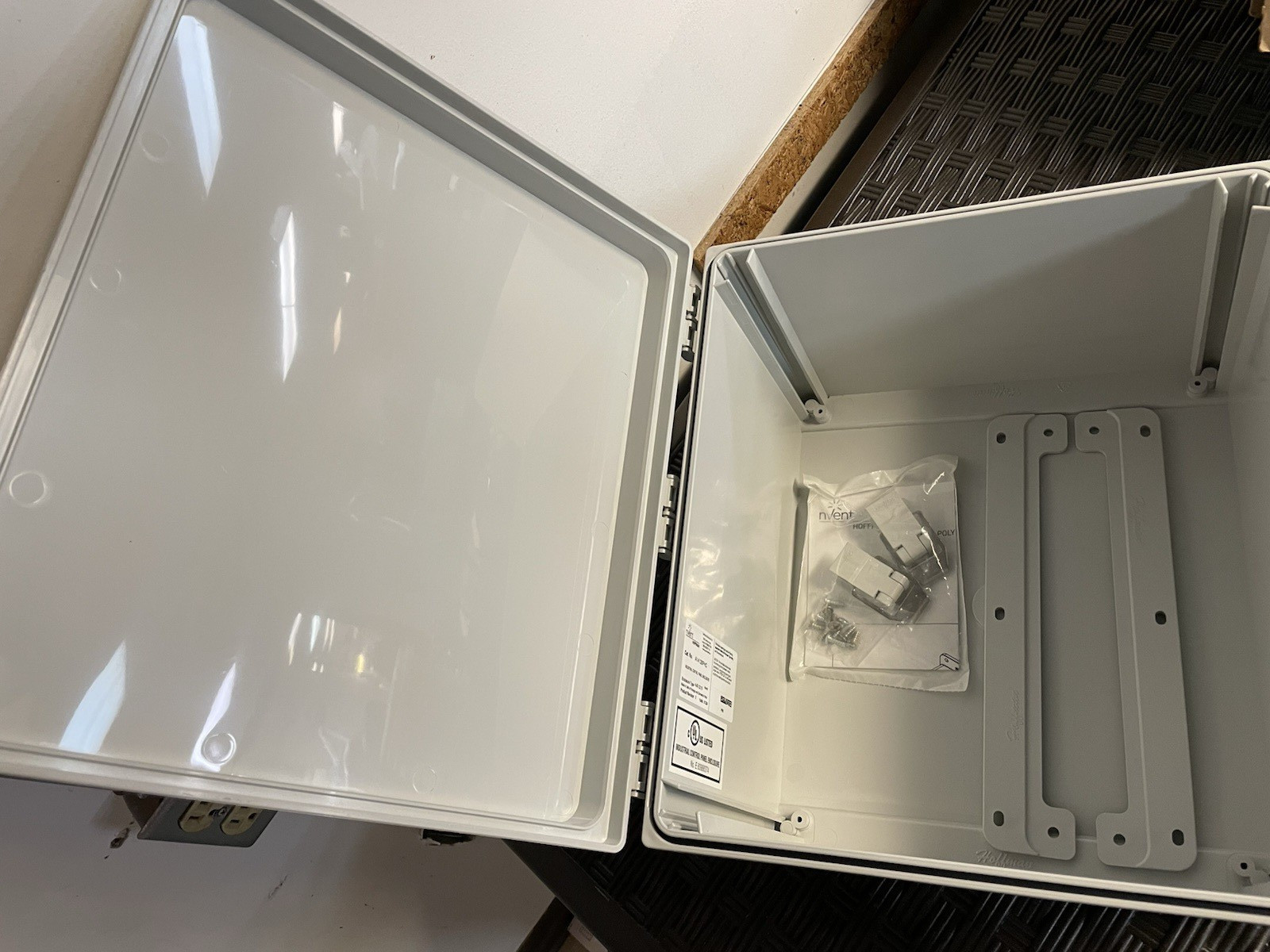 New in Box HOFFMAN POLYESTER ELECTRICAL ENCLOSURE A16148PHC-16X14X8-w/wall Feet!