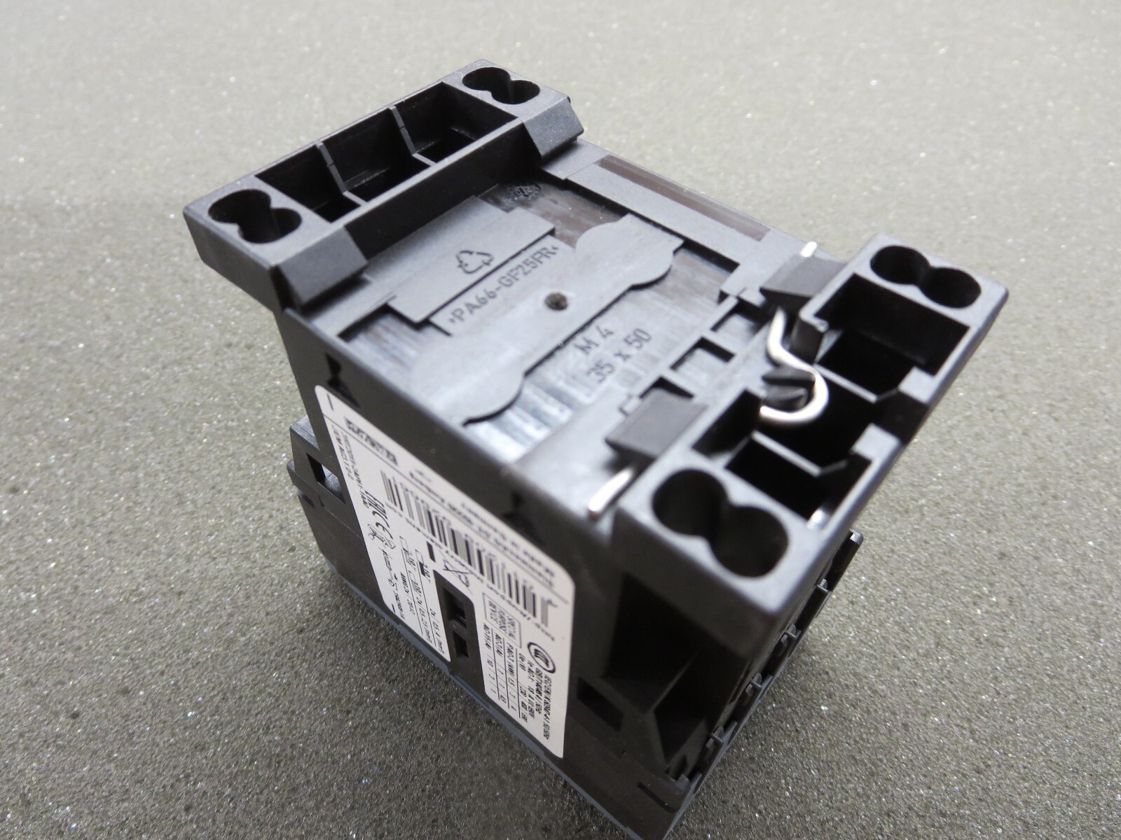 Siemens,3RT2015-2AP61-1AA0,Contactor,240V/60Hz,220V/50Hz,AC-3,7A, 400V, 1NO, 3kW