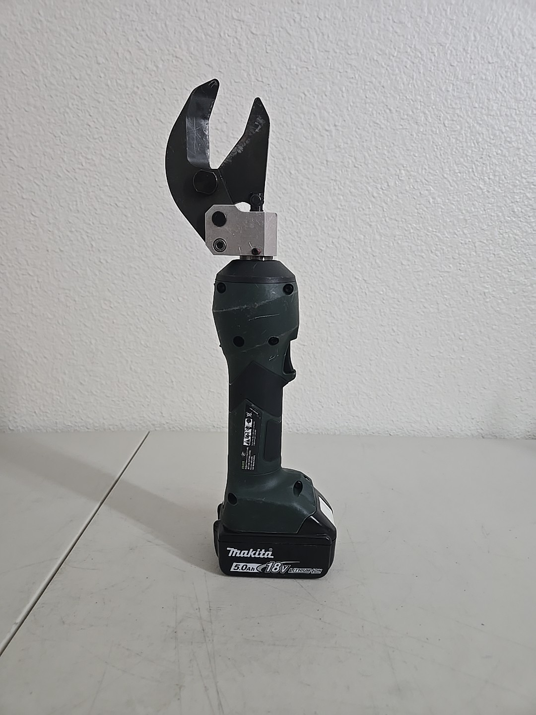 Greenlee Gator Cable Cutter Es32x W 5.0Ah Battery No Charger Incluido