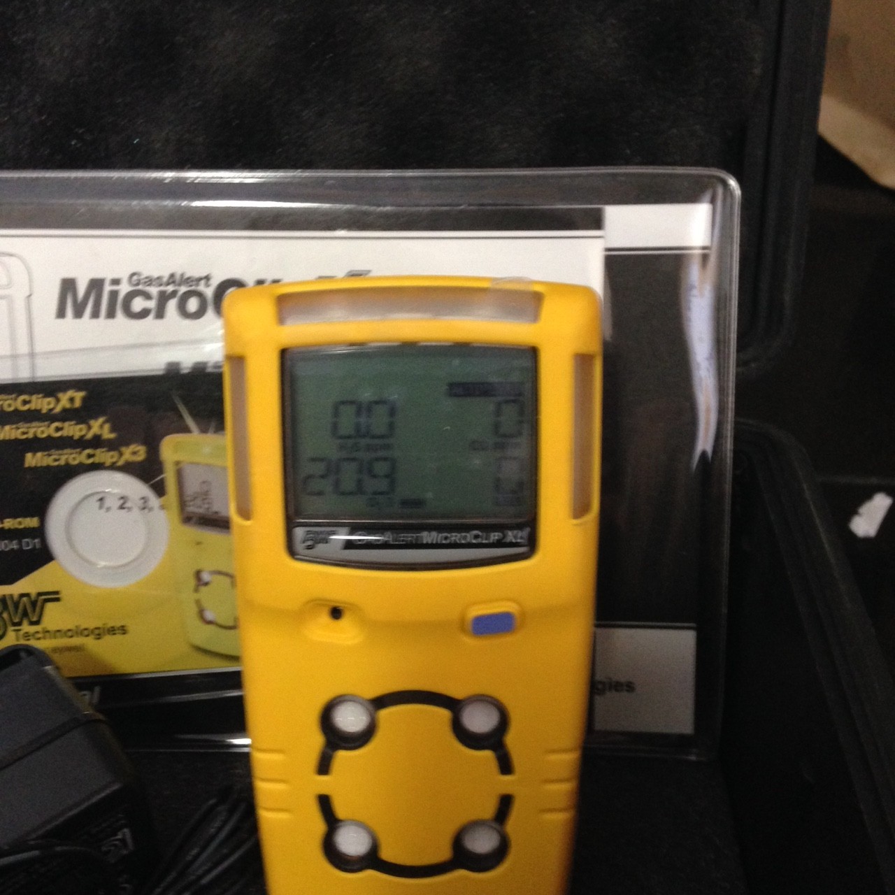 Honeywell BW MCXL-XWHM-Y-NA Gas Alert Microclip XL ,charger, new oxygen, cal’d