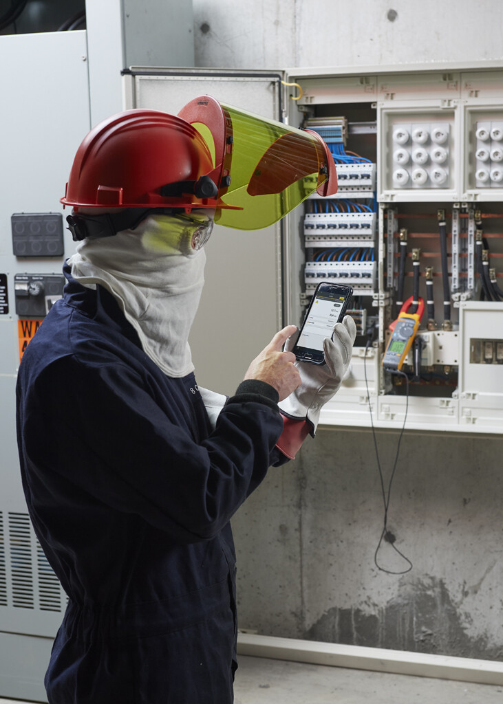Fluke 378 FC Non-Contact Voltage True-RMS AC/DC Clamp Meter with iFlex