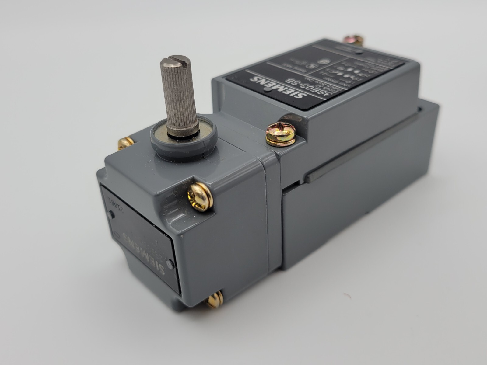 Siemens 3SE03-BR1 Limit Switch Side Rotary Plug-In Mount 2NO/2NC 6 Amp 120VAC