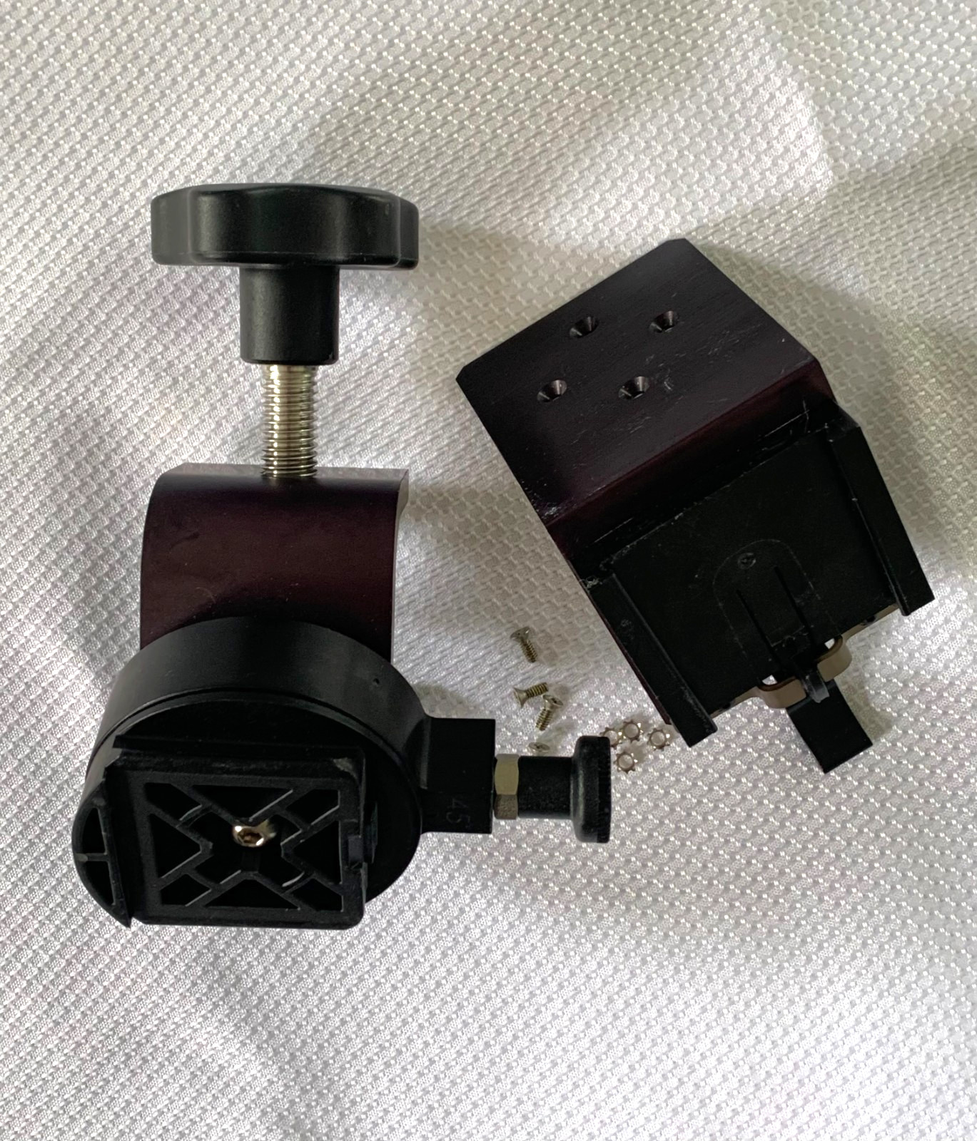 Medfusion 3500 Rotating Pole Clamp w/ Mounting Bracket 22-1050-51