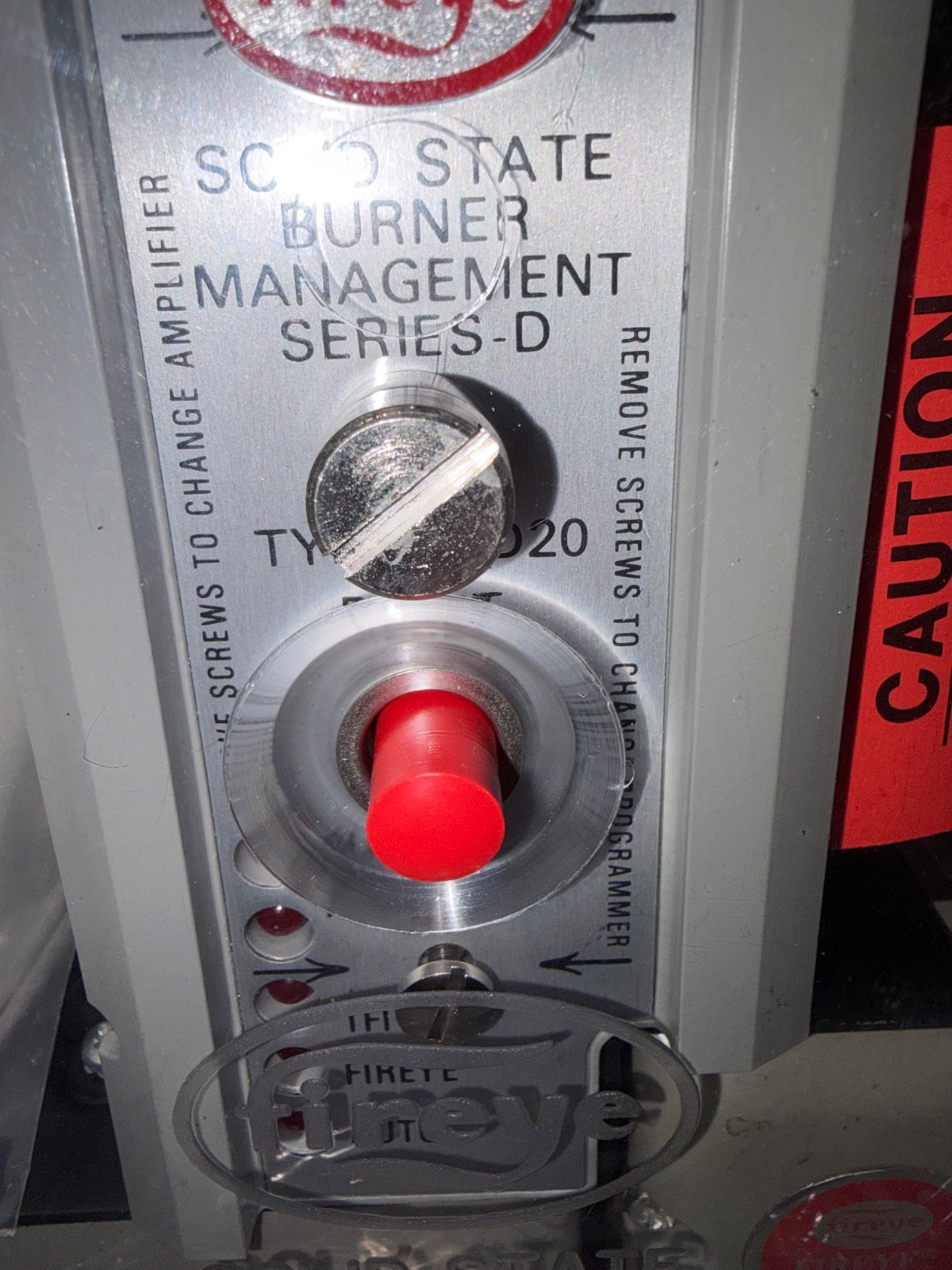 NOS FIREYE 70D20 AUTOMATIC PRIMARY SAFETY CONTROL SOLID STATE BURNER MANAGEMENT