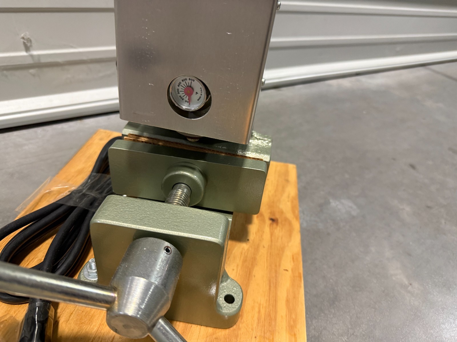 PowerLab 2/3 oz. Tabletop Benchtop Injection Molder Model 660