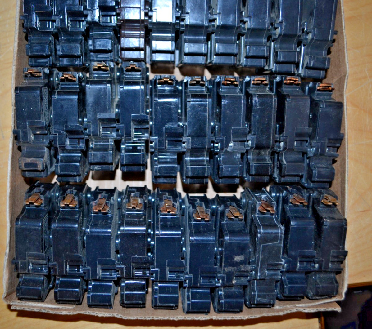 Lot of 39 ~ Federal Pacific FPE ~ Type NA Thick 1 Pole 15-40 Amp Breakers NA115