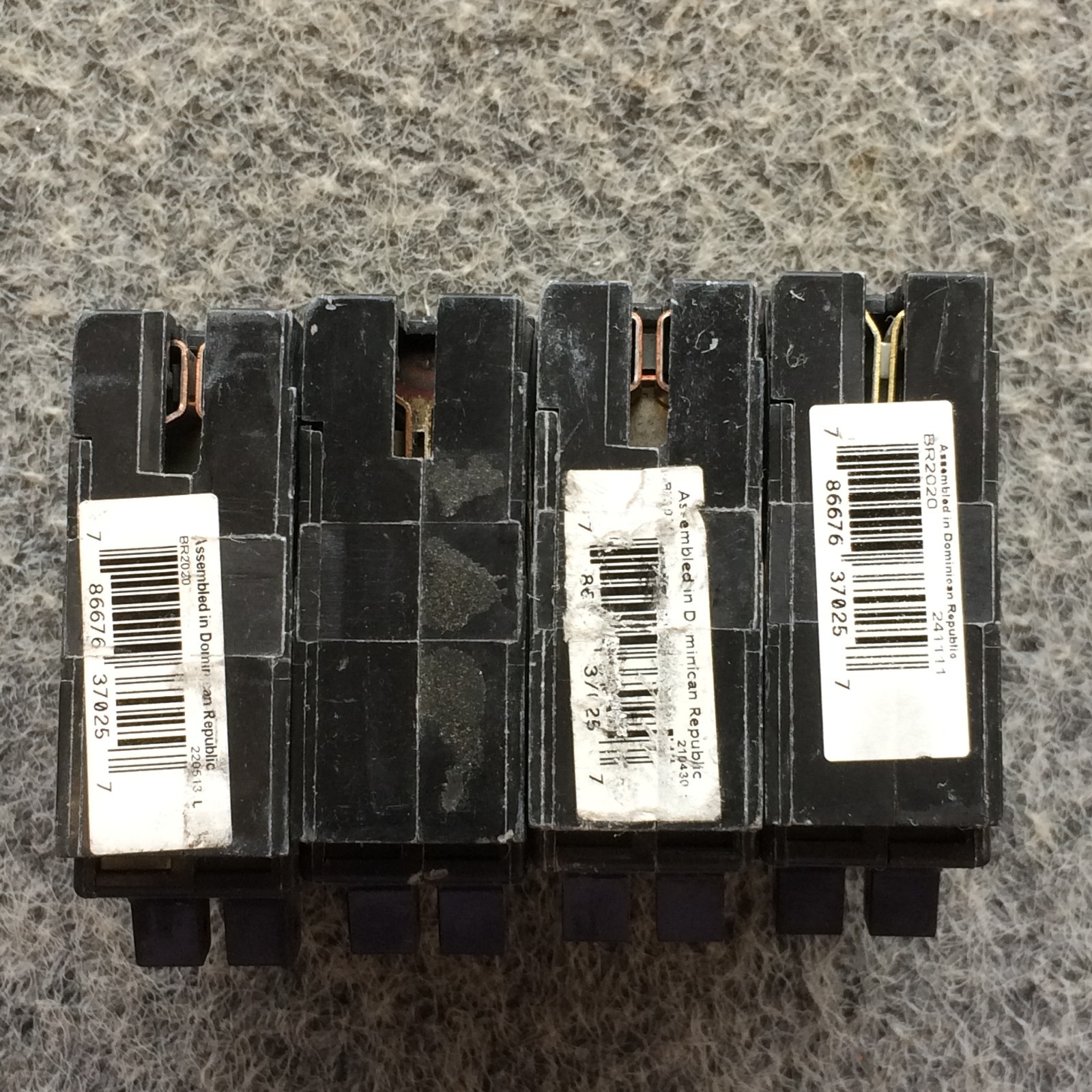 Eaton BR2020 DNPL2020 Single Two Pole circuit breaker Lot Of 4 NOS