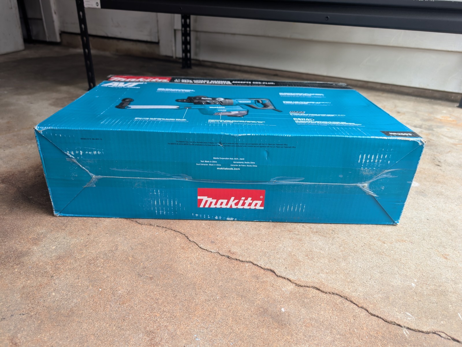 Makita 1″ AVT® Rotary Hammer, Accepts SDS-Plus w/ HEPA Dust Extractor