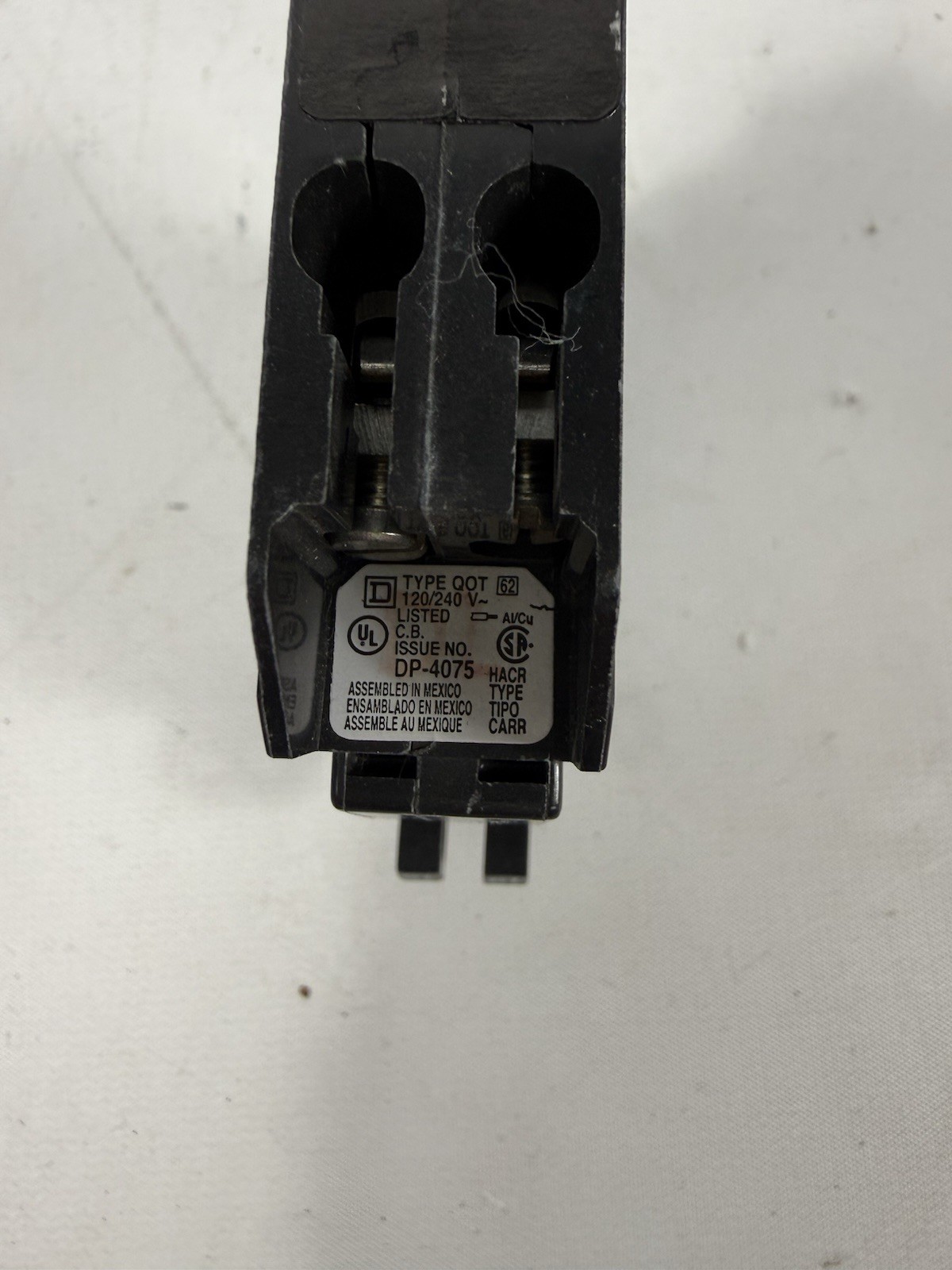 NEW Square D QOT1515NC, TWIN, Tandem, Dual 15 Amp Circuit Breaker QO 15A NO HOOK