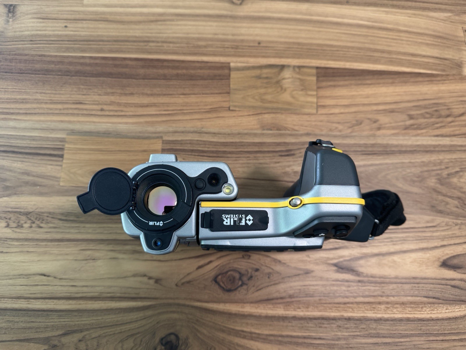FLIR B400 Thermal Imaging Camera 320x240p -20C to 1200C (-4F to 2192F) with Case