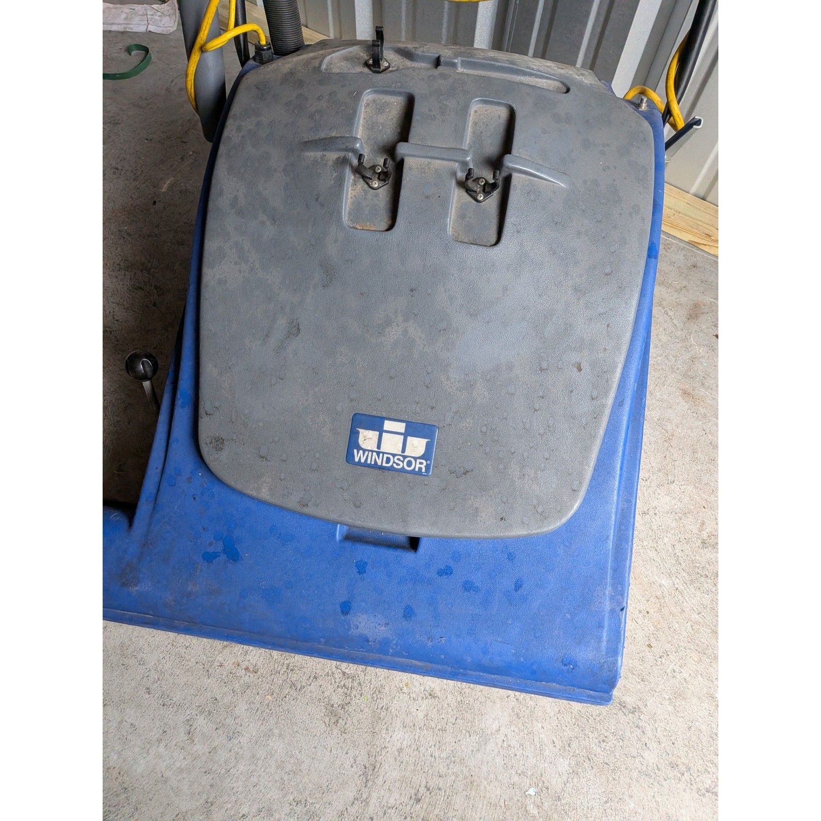 Windsor Wave Wide Area Vacuum 28 Inch Commercial Industrial Carpet Cleaner Blue