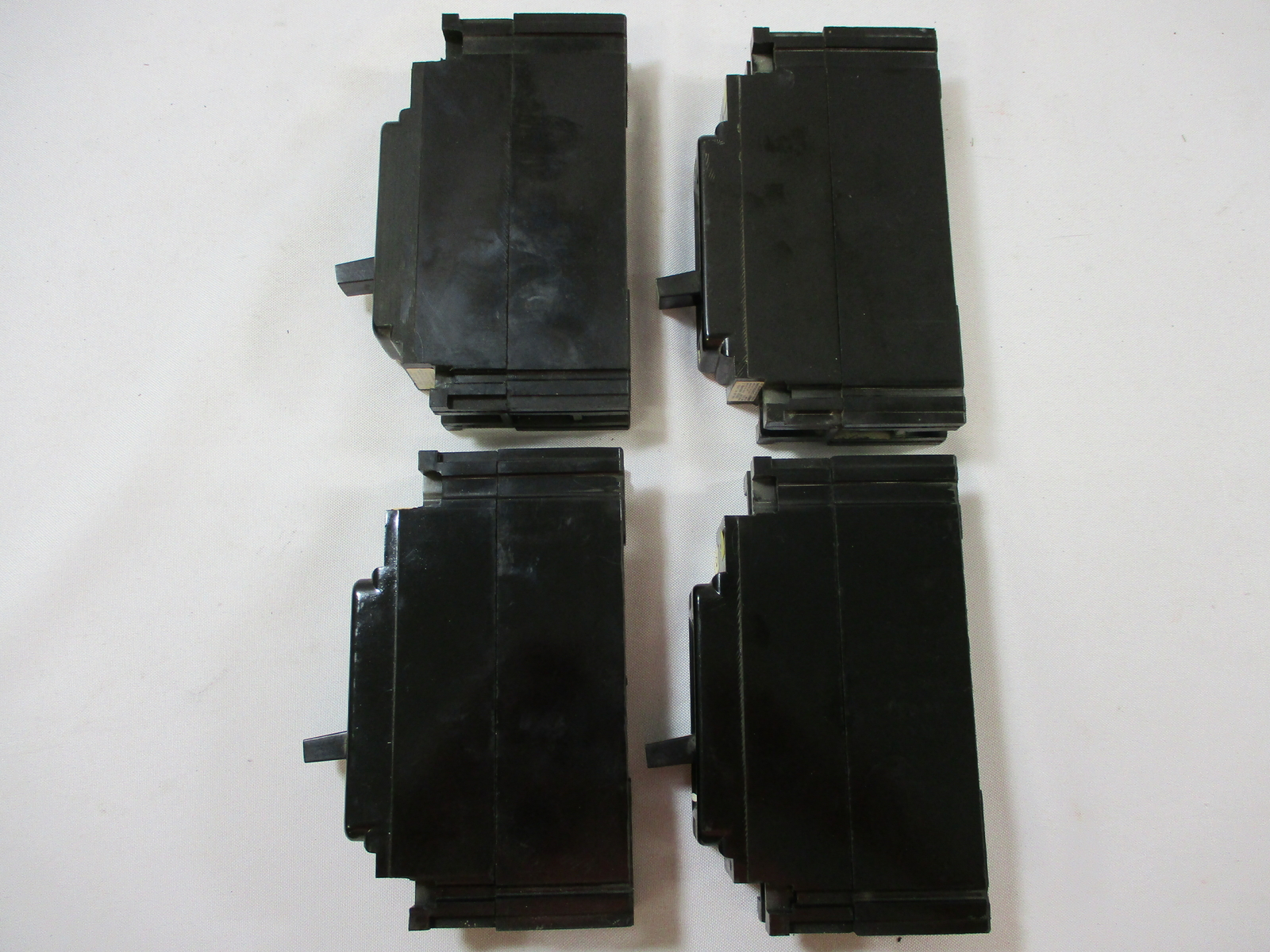 (LOT OF 4) FEDERAL PACIFIC ELECTRIC NE113020 CIRCUIT BREAKER 20A 120V 1-POLE