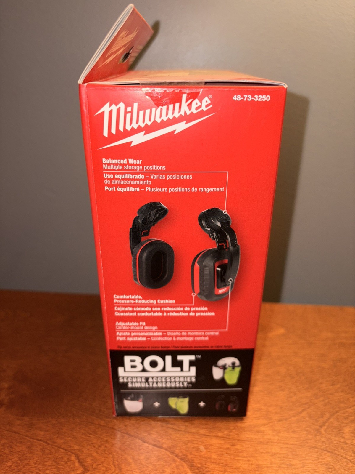 Milwaukee 48-73-3250 BOLT 24dB Earmuffs, Use with Safety Helmets and Hard Hats.