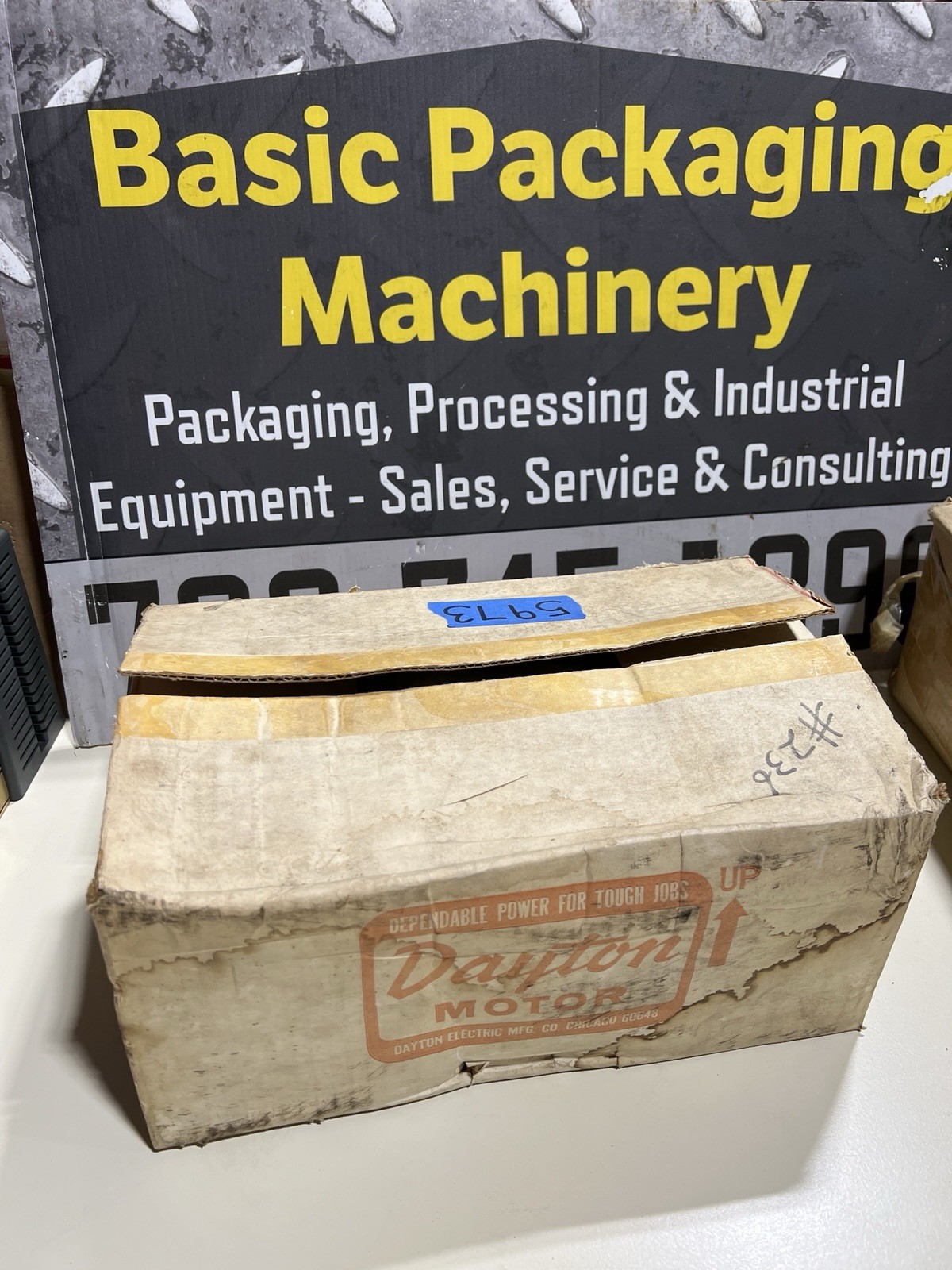 *NEW* Dayton 1/4hp Yoke Mount pedestal/ post mount Fan Motor Model 3M504