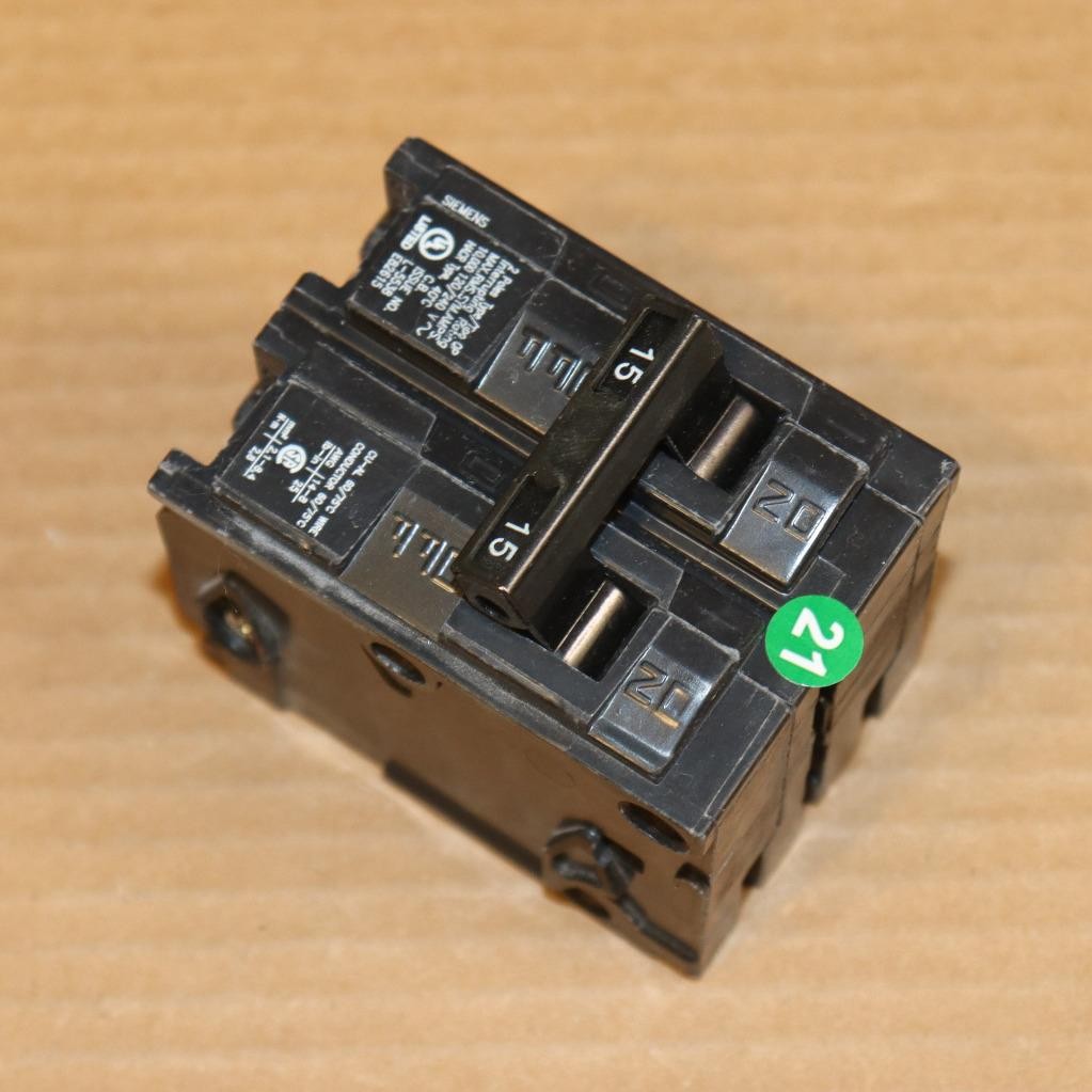 One New Siemens ITE Q215 2 Pole 15 Amp Plug In Breaker GN#21